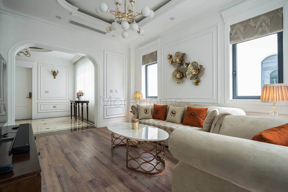 Bộ sofa nỉ tân cổ điển màu trung tính đem lại sự hài hòa cho không gian phòng khách biệt thự giản lược Những mẫu thiết kế sofa phòng khách hot nhất